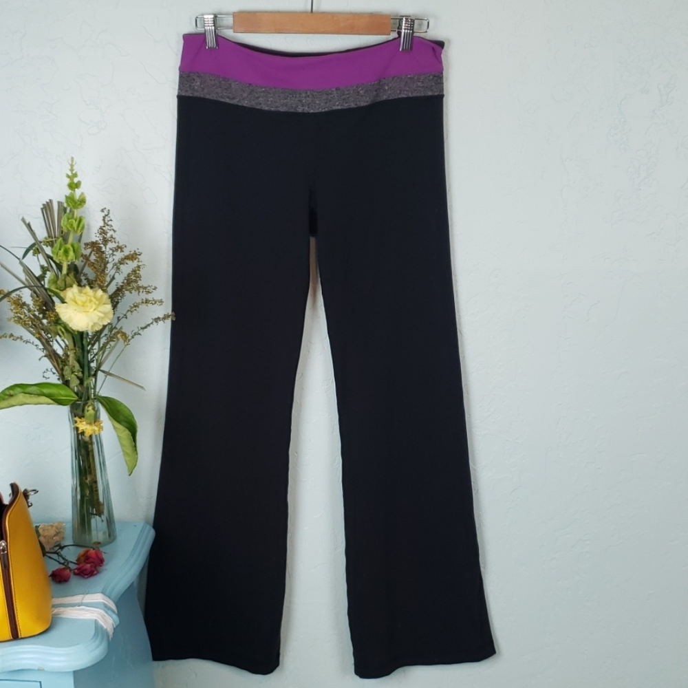 Lululemon black Reversable flare Groove pant OG’s excellent condition!